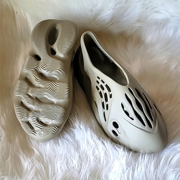 Adidas Yeezy Foam RNNR - Stone Salt - Picture 7 of 7